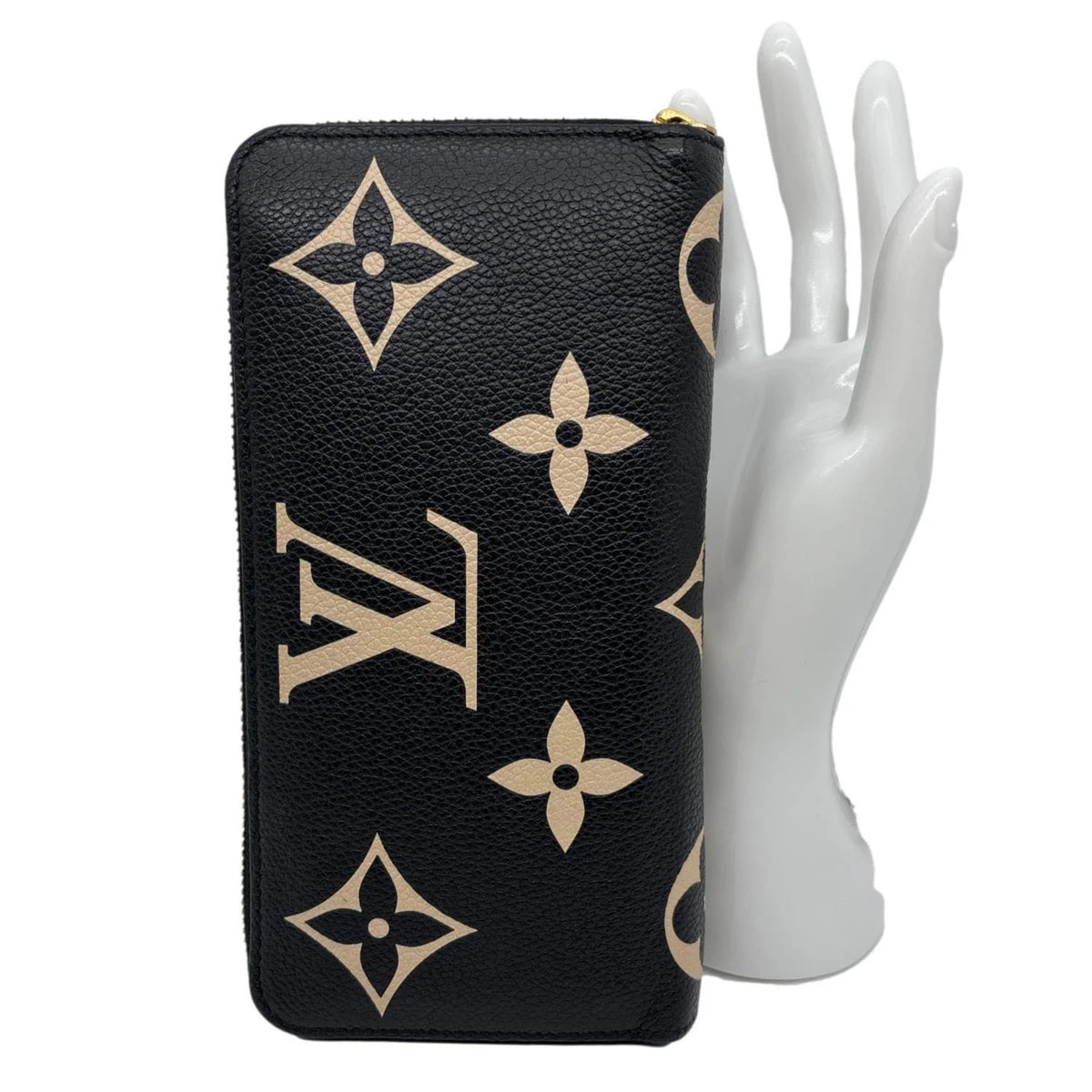 Louis Vuitton On the Go Zippy Long Wallet - Black sz. One Size